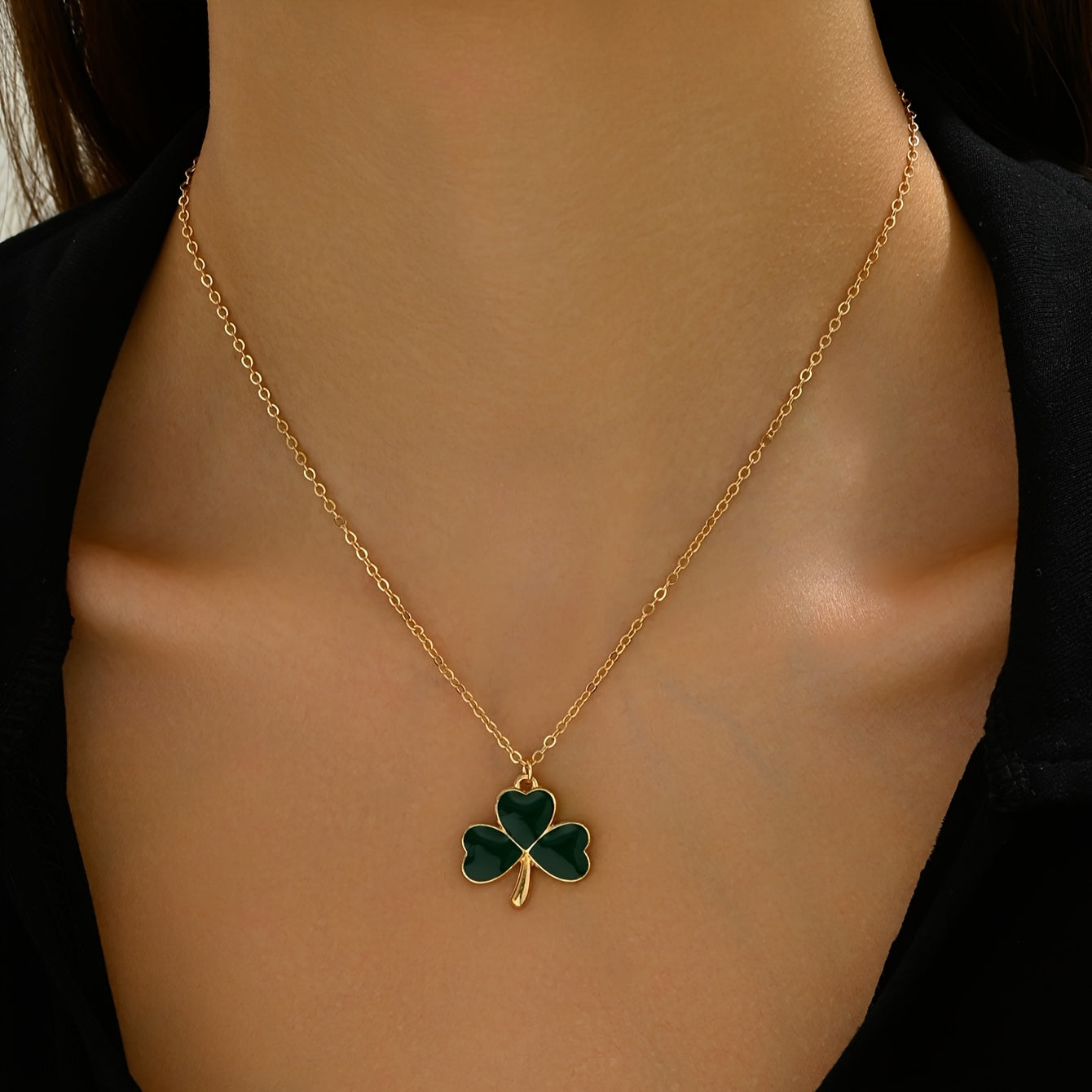 Green Three Leaf Clover Pendant Necklace Stylish Thin Chain Clavicle Necklace Retro Elegant Style St. Patrick's Day Earrings For Women