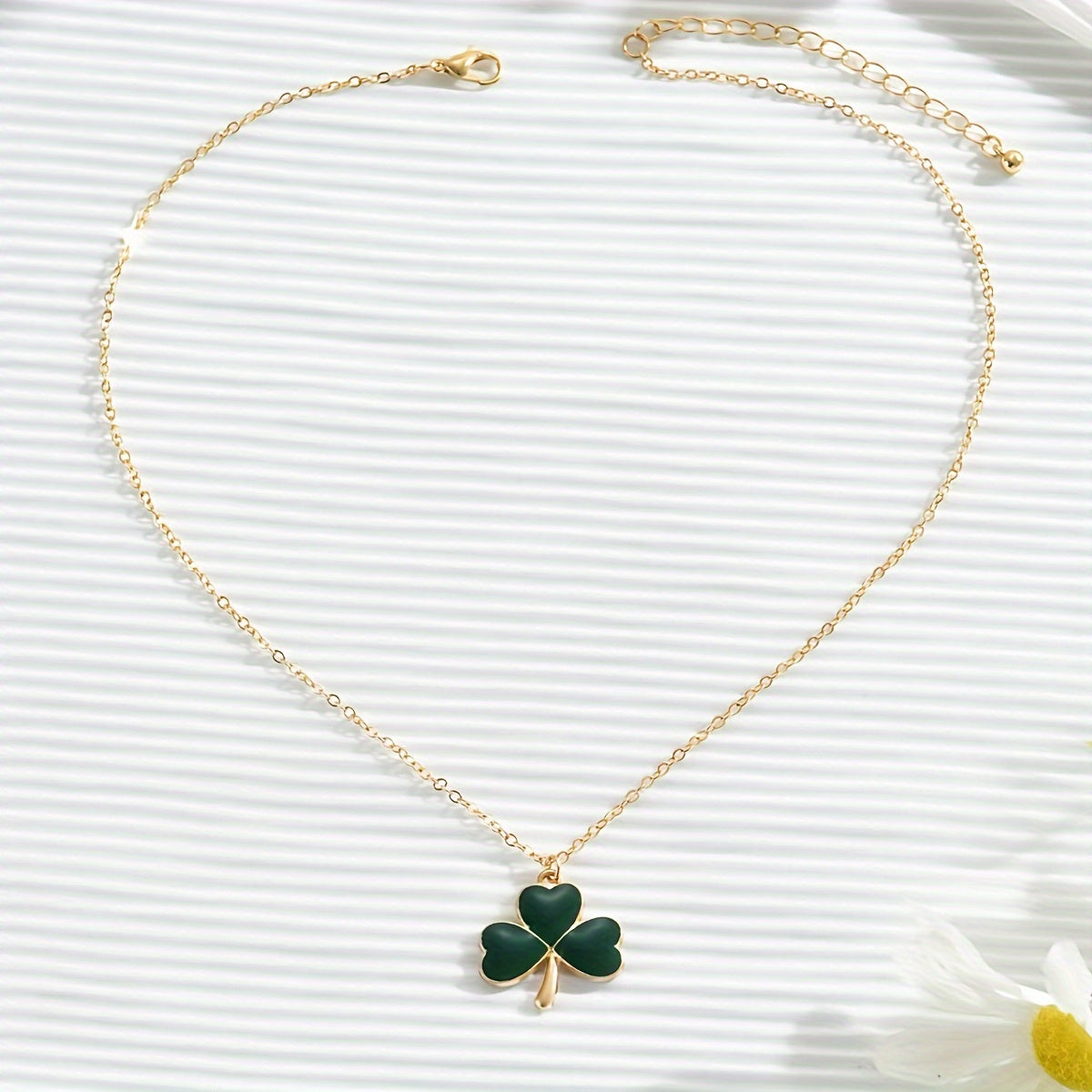 Green Three Leaf Clover Pendant Necklace Stylish Thin Chain Clavicle Necklace Retro Elegant Style St. Patrick's Day Earrings For Women