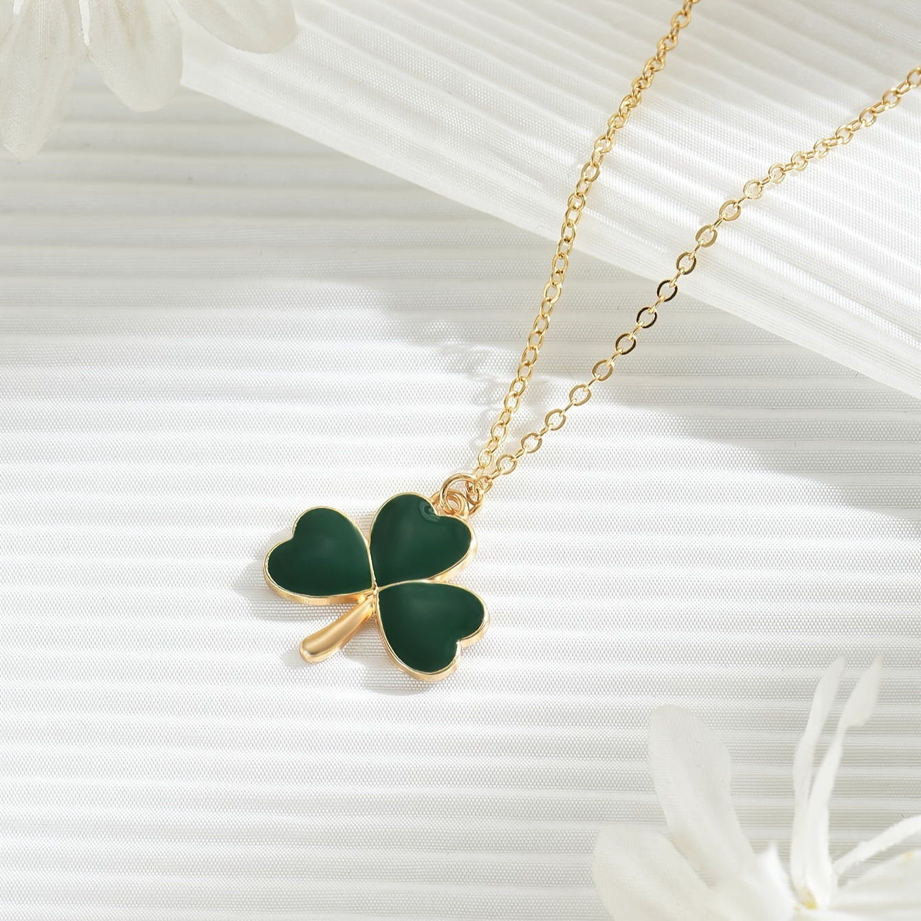 Green Three Leaf Clover Pendant Necklace Stylish Thin Chain Clavicle Necklace Retro Elegant Style St. Patrick's Day Earrings For Women